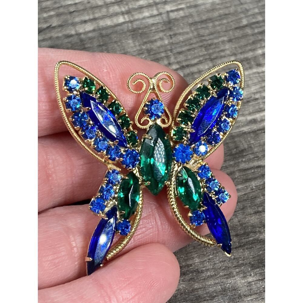 Vintage Juliana D & E Blue & Green Rhinestones Gold Tone Butterfly Brooch Pin - Picture 2 of 9